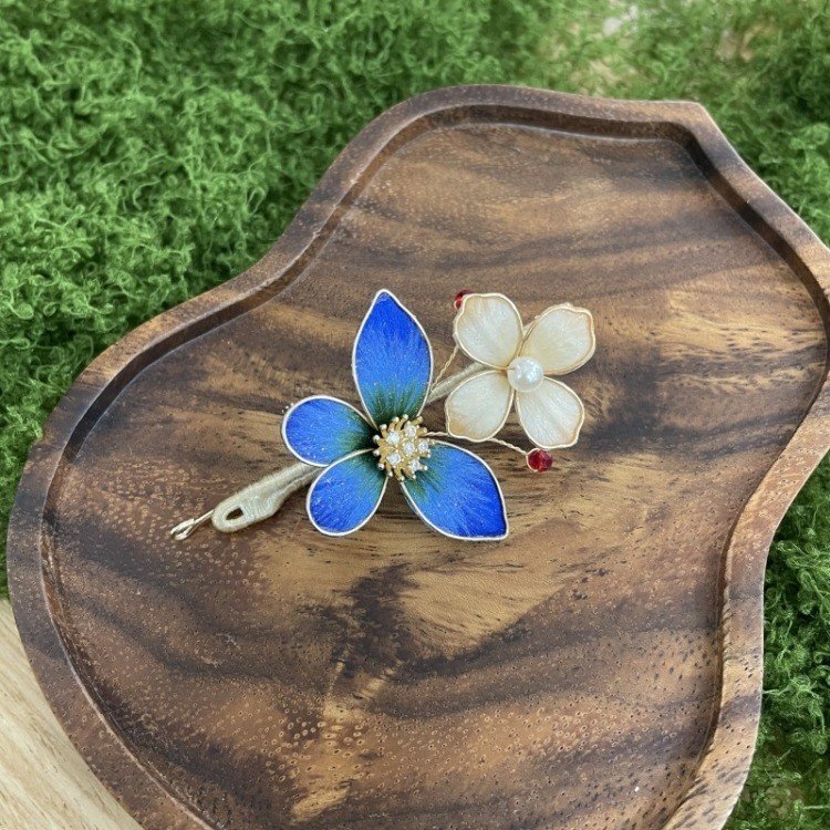 Silk Flower Brooch with Wire-Shaped Petals